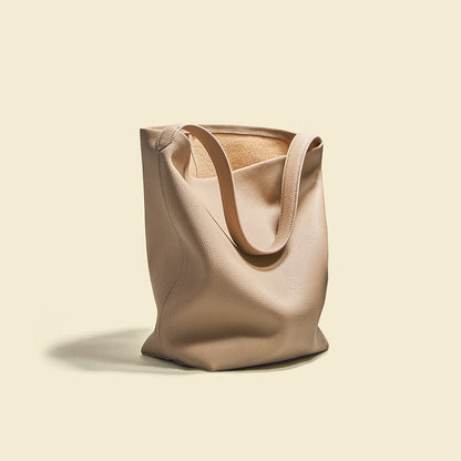bold shopping bag in grained leather